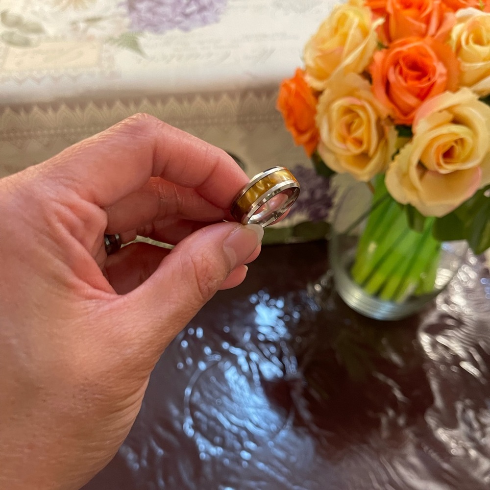 Elegant Gold and Silver Women's Ring